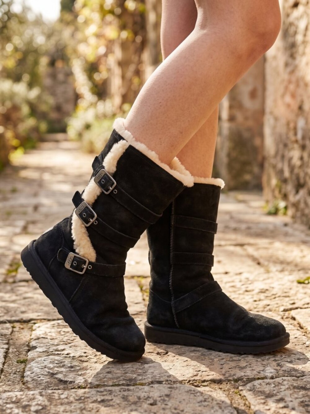 Ugg Maddi black shearling buckle boot 4 girls 6 women
